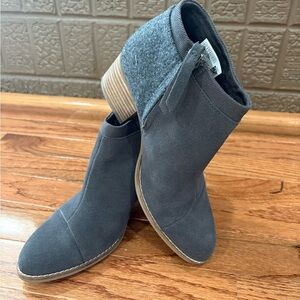 Toms Gray Ankle Boots Size 6*
